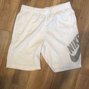 Nike Shorts SB L